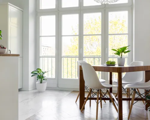 Fenster, Türen und Rollläden – Qualität und Design für Ihr Zuhause Energieeffiziente Fenster, stilvolle Türen und funktionale Rollläden